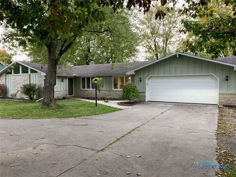 209 Lakeview Dr, Bryan, OH 43506 photo 1