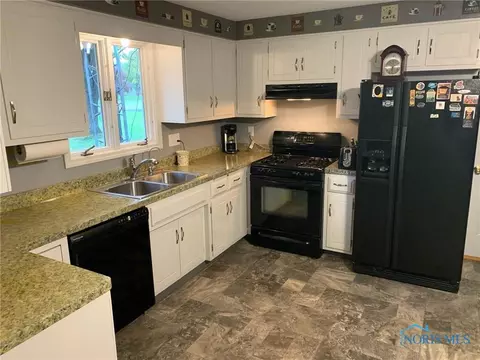 209 Lakeview Dr, Bryan, OH 43506 photo 9