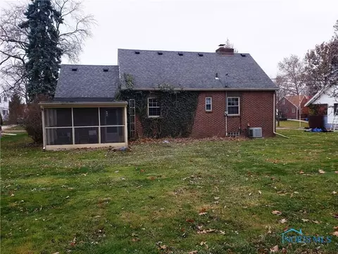 557 Robindale Ave, Oregon, OH 43616 photo 22