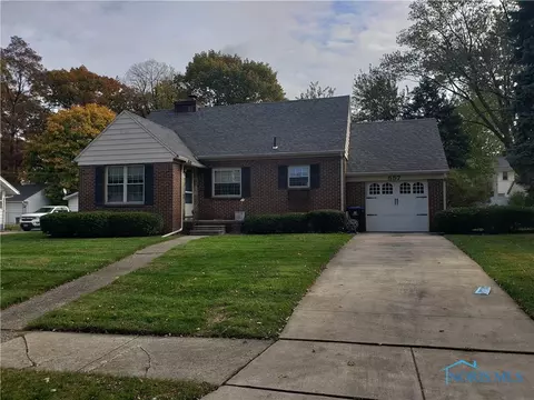 557 Robindale Ave, Oregon, OH 43616 photo 1