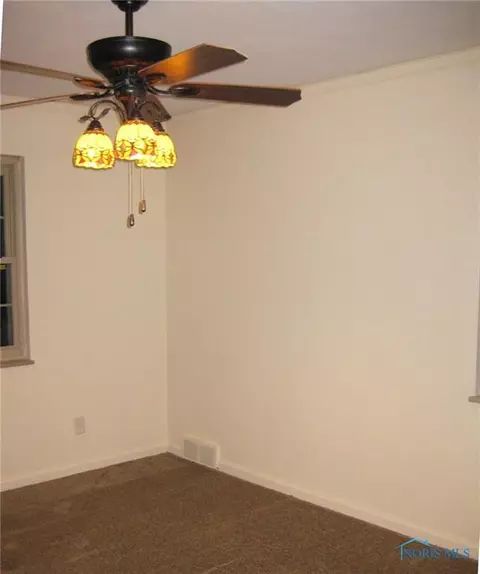 557 Robindale Ave, Oregon, OH 43616 photo 9