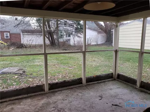 557 Robindale Ave, Oregon, OH 43616 photo 20