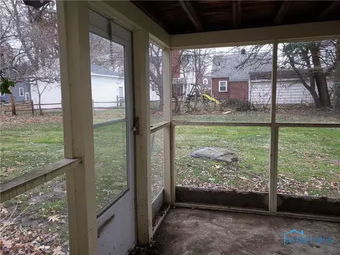 557 Robindale Ave, Oregon, OH 43616 photo 21