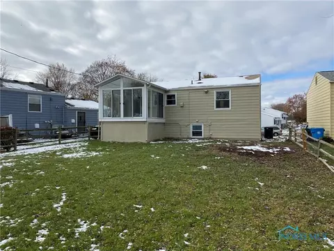406 Heathshire Dr, Toledo, OH 43607 photo 4