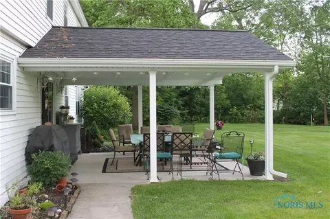 237 Hawthorn Dr, Archbold, OH 43502 photo 2
