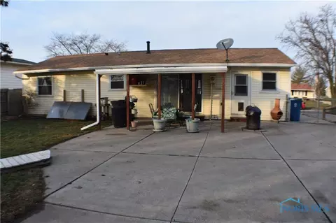 3220 Flame Dr, Oregon, OH 43616 photo 10