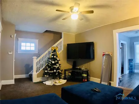 909 Evesham Ave, Toledo, OH 43607 photo 4