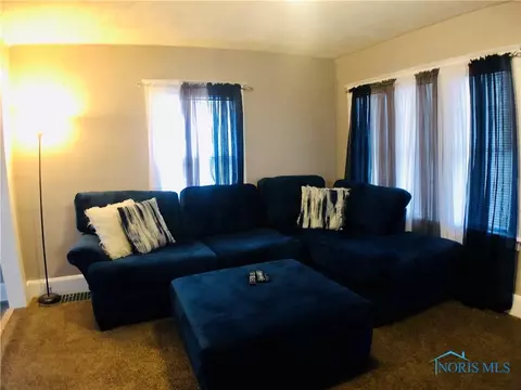 909 Evesham Ave, Toledo, OH 43607 photo 5