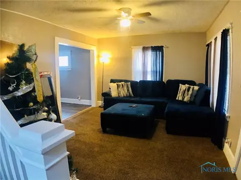 909 Evesham Ave, Toledo, OH 43607 photo 2