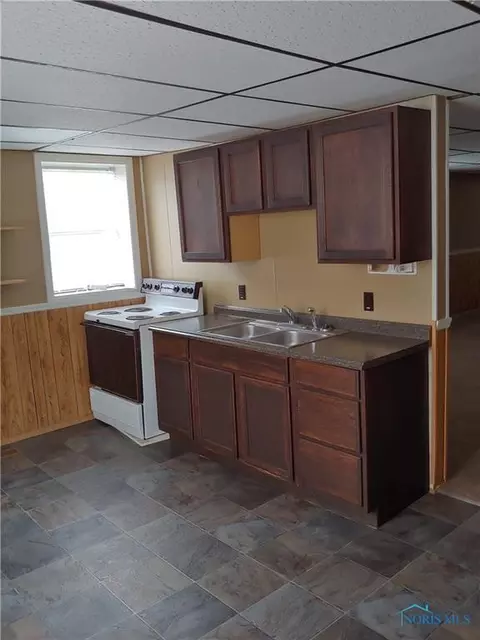 110 S High St, West Unity, OH 43570 photo 3