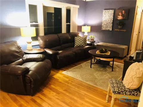 1366 Junior Dr, Maumee, OH 43537 photo 4
