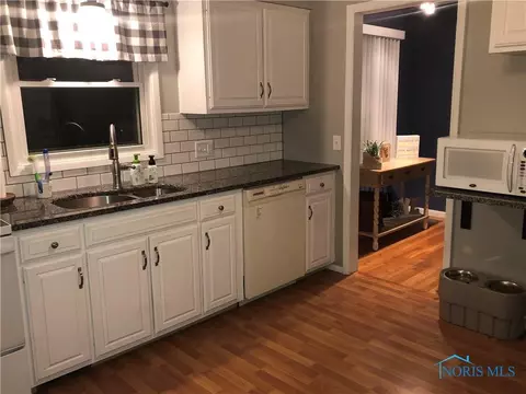 1366 Junior Dr, Maumee, OH 43537 photo 11