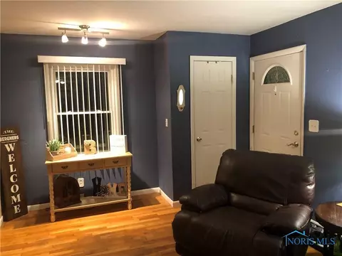 1366 Junior Dr, Maumee, OH 43537 photo 3