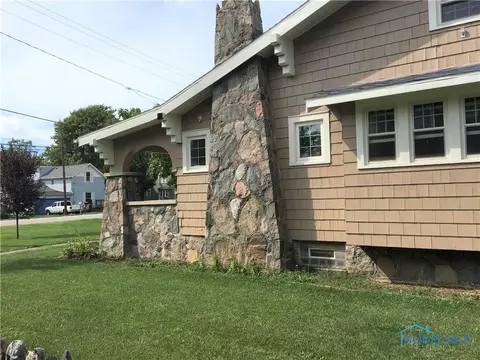 28194 E Broadway St, Walbridge, OH 43465 photo 3