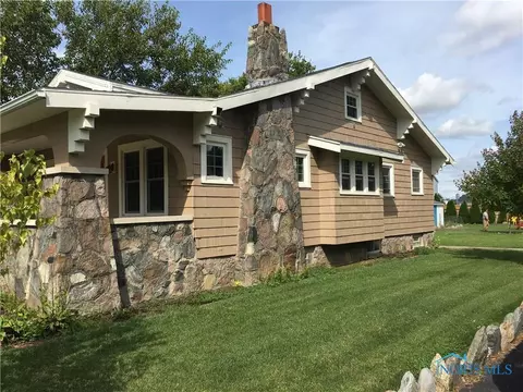 28194 E Broadway St, Walbridge, OH 43465 photo 2