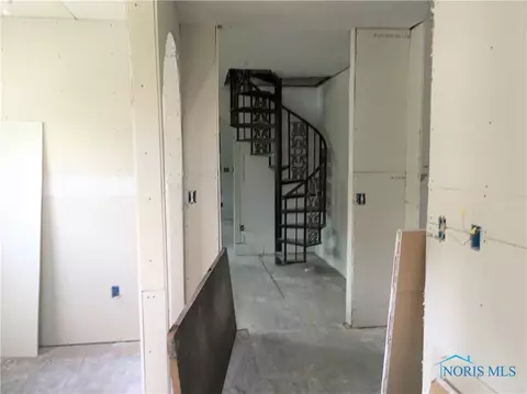 28194 E Broadway St, Walbridge, OH 43465 photo 8