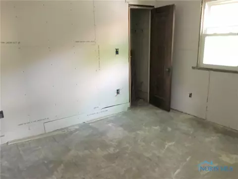 28194 E Broadway St, Walbridge, OH 43465 photo 11