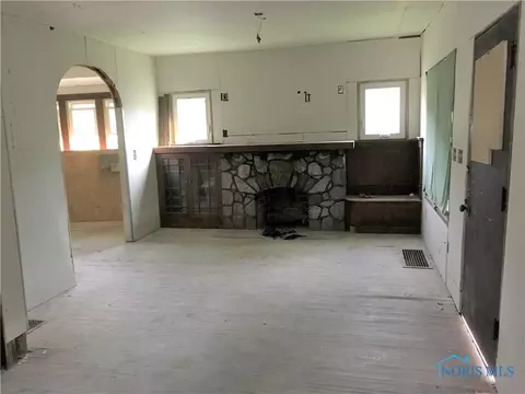28194 E Broadway St, Walbridge, OH 43465 photo 7