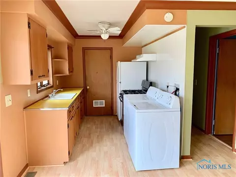 865 E High St, Bryan, OH 43506 photo 8