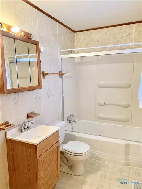 865 E High St, Bryan, OH 43506 photo 10