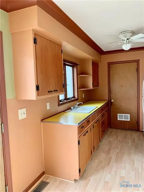865 E High St, Bryan, OH 43506 photo 6