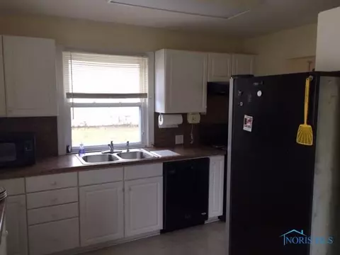 810 S Walnut St, Bryan, OH 43506 photo 5