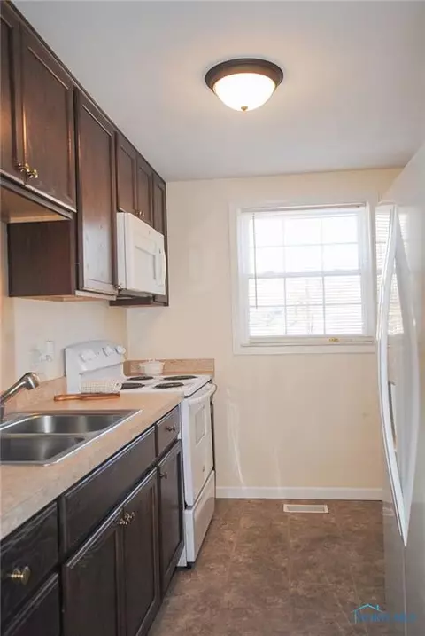 4226 Wickford Point Dr, Toledo, OH 43607 photo 11
