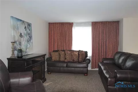 4226 Wickford Point Dr, Toledo, OH 43607 photo 5