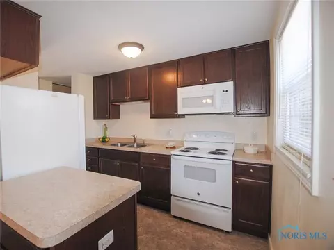 4226 Wickford Point Dr, Toledo, OH 43607 photo 9