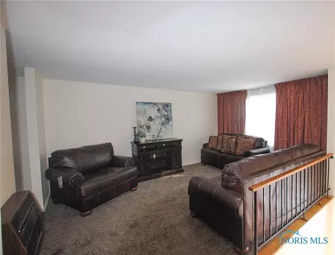 4226 Wickford Point Dr, Toledo, OH 43607 photo 4
