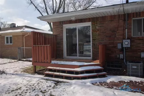 820 Phillips St, Maumee, OH 43537 photo 2