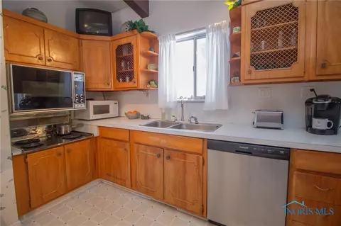 820 Phillips St, Maumee, OH 43537 photo 16