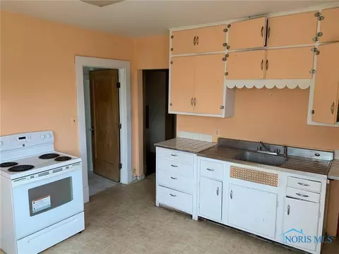 216 E Butler St, Bryan, OH 43506 photo 6