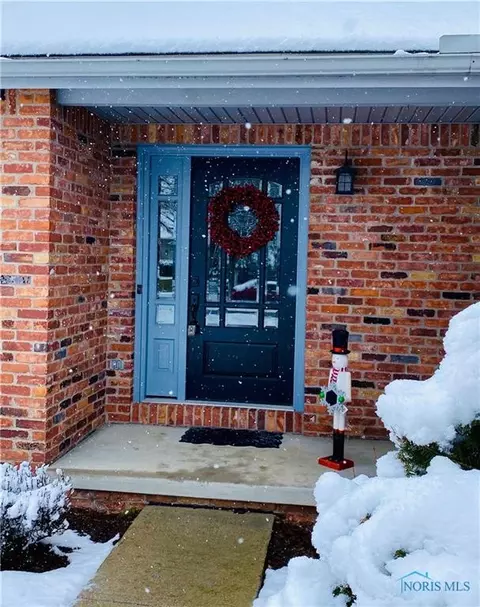 2229 Maple Tree Dr, Maumee, OH 43537 photo 4