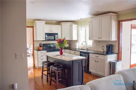 2229 Maple Tree Dr, Maumee, OH 43537 photo 7
