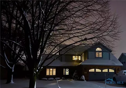 2229 Maple Tree Dr, Maumee, OH 43537 photo 1