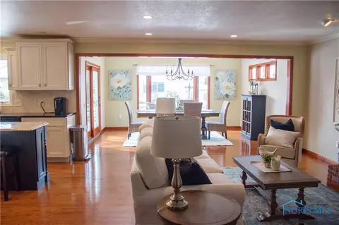 2229 Maple Tree Dr, Maumee, OH 43537 photo 12