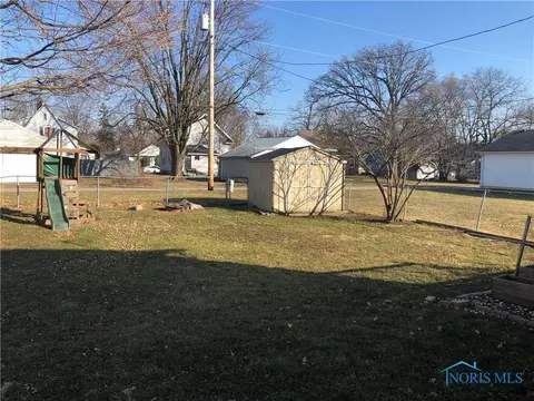 415 S Walnut St, Bryan, OH 43506 photo 4