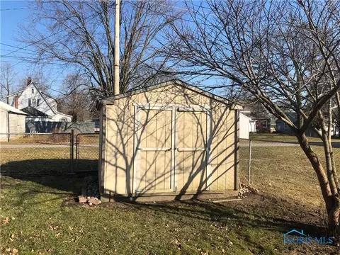 415 S Walnut St, Bryan, OH 43506 photo 3