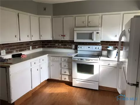415 S Walnut St, Bryan, OH 43506 photo 5