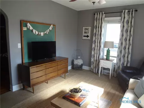 609 E Chestnut St, Wauseon, OH 43567 photo 5