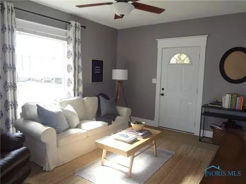 609 E Chestnut St, Wauseon, OH 43567 photo 6