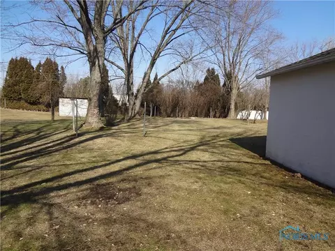 609 E Chestnut St, Wauseon, OH 43567 photo 4