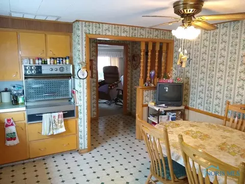 129 Oak St, Leipsic, OH 45856 photo 3