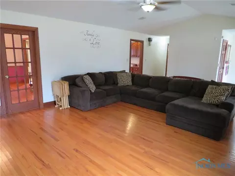 420 Fairview Dr, Bryan, OH 43506 photo 1