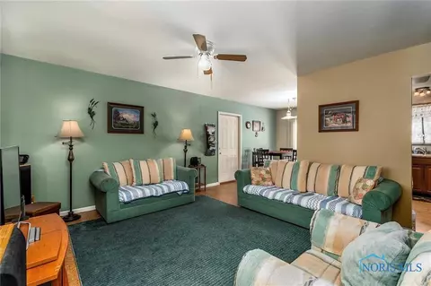 201 Harrison, Walbridge, OH 43465 photo 2