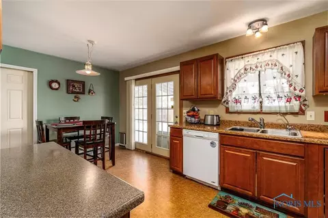 201 Harrison, Walbridge, OH 43465 photo 7