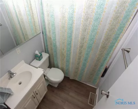 1749 E Benwick Rd, Toledo, OH 43613 photo 5
