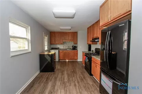 1749 E Benwick Rd, Toledo, OH 43613 photo 7