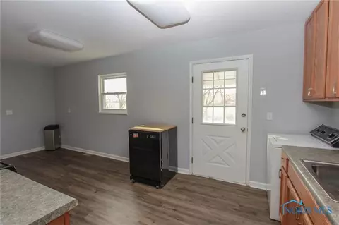 1749 E Benwick Rd, Toledo, OH 43613 photo 8